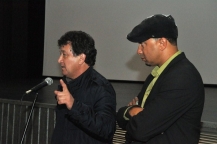 Il direttore del Festival Rodrigo Diaz presenta il regista e produttore Albert Xavier
